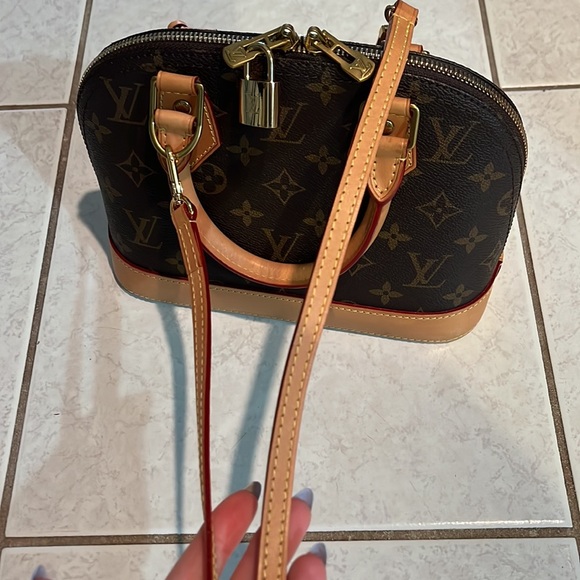 Louis Vuitton monogram alma BB w/ strap - Picture 4 of 7